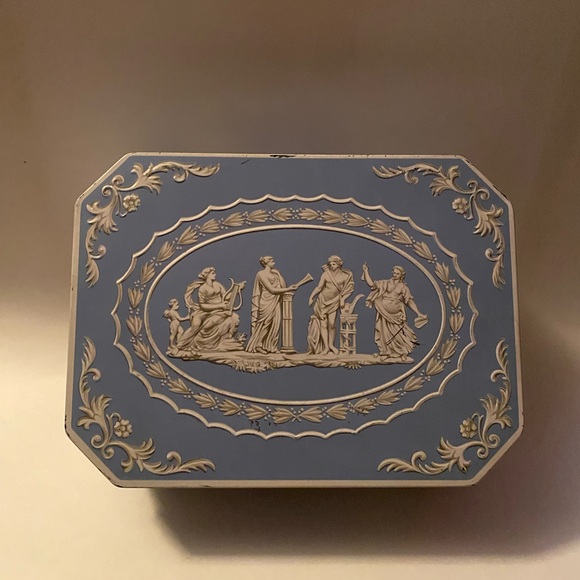 huntley & Palmers Other - Vintage 50’s Huntley & Palmers Biscuits Blue and White Decorative Tin England